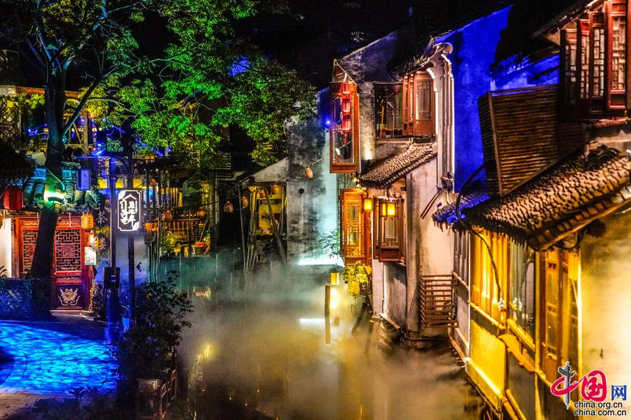 周庄中秋灯会火爆异常 传统文化沉浸体验受青睐