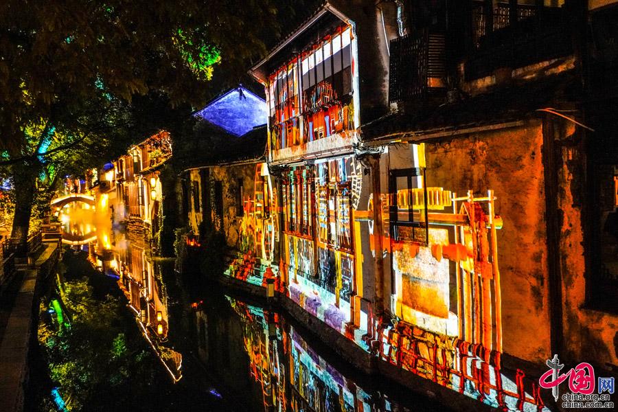 周庄中秋灯会火爆异常 传统文化沉浸体验受青睐