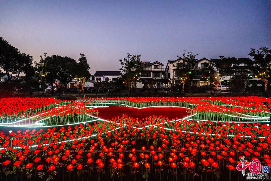 周庄中秋灯会火爆异常 传统文化沉浸体验受青睐