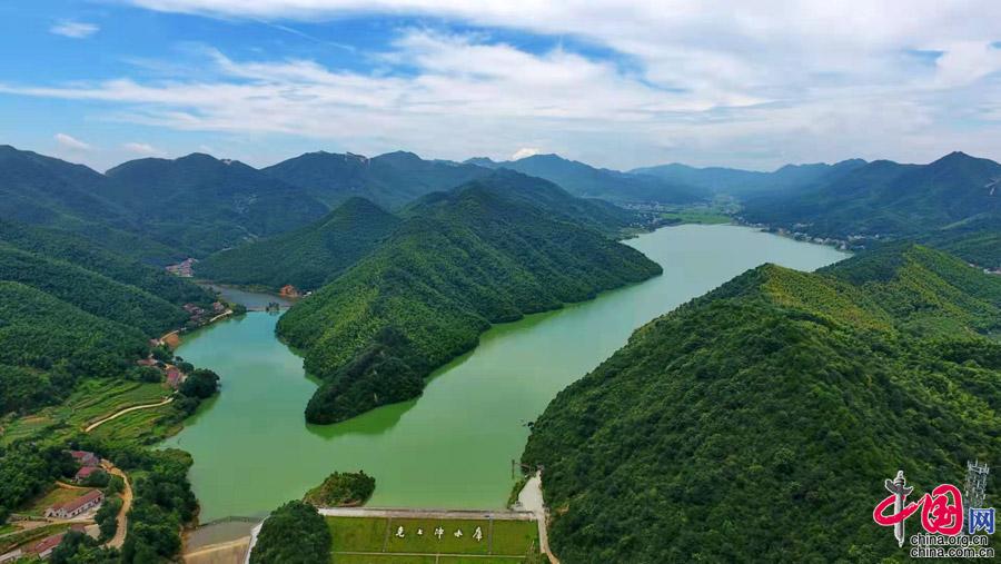 湖南益阳：克上冲水库恰似镶嵌的碧带(组图)